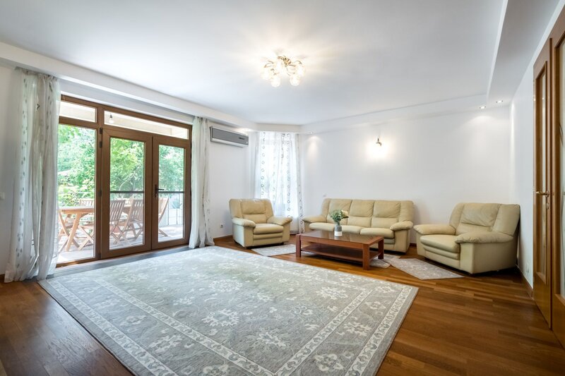 Baneasa, Dobrogeanu Gherea, Garlei, comision 0%, casa P+1+M, 6 camere, curte 550 mp.