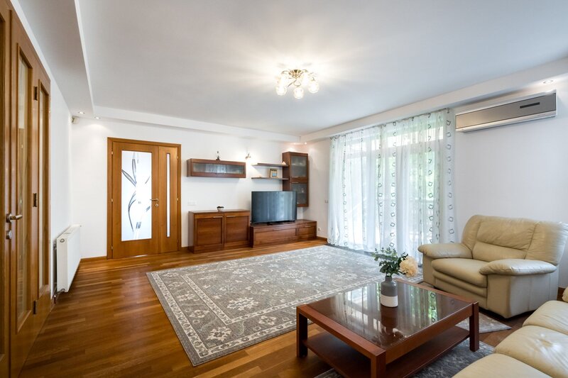 Baneasa, Dobrogeanu Gherea, Garlei, comision 0%, casa P+1+M, 6 camere, curte 550 mp.