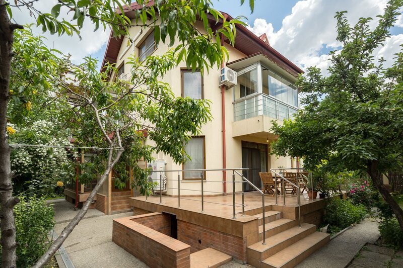 Baneasa, Dobrogeanu Gherea, Garlei, comision 0%, casa P+1+M, 6 camere, curte 550 mp.