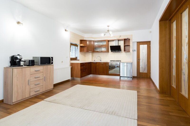 Baneasa, Dobrogeanu Gherea, Garlei, comision 0%, casa P+1+M, 6 camere, curte 550 mp.