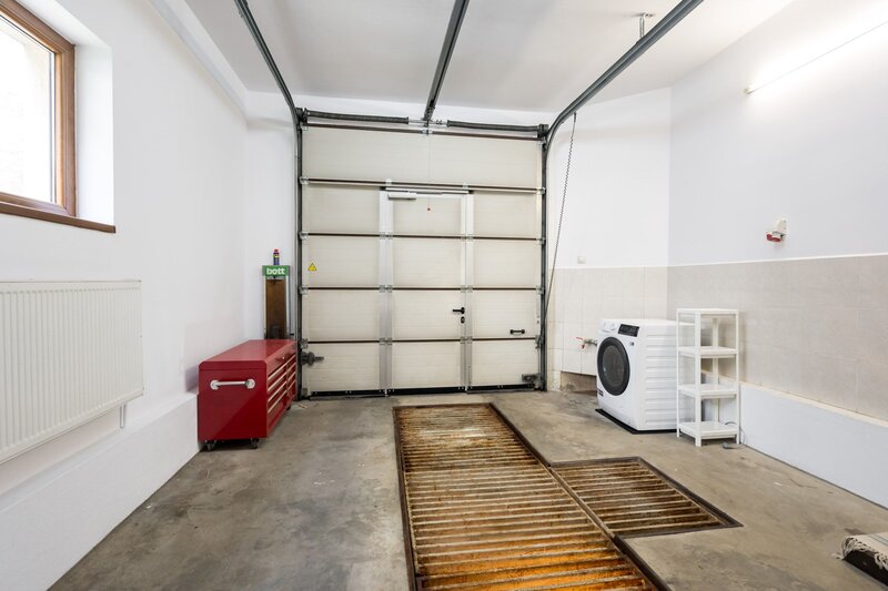 Baneasa, Dobrogeanu Gherea, Garlei, comision 0%, casa P+1+M, 6 camere, curte 550 mp.